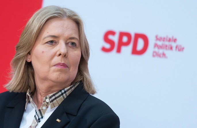 Saksan hallitusta koettelee ministerin yllättävä ero 2 Saksan hallitusta koettelee ministerin yllättävä ero 1