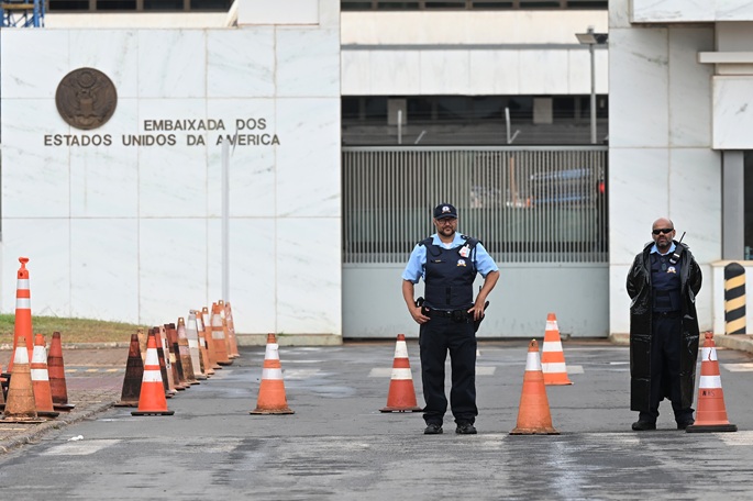 Yhdysvaltain ja australialaiset suurlähetystöt Brasiliassa keskeyttävät toimintansa turvallisuusvarojen vuoksi 2 Yhdysvaltain ja australialaiset suurlähetystöt Brasiliassa keskeyttävät toimintansa turvallisuusvarojen vuoksi 1