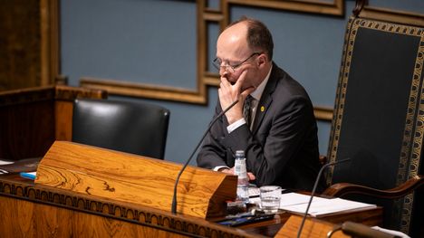 Vornasen mahdollinen ero eduskunnasta – puhemies Halla-aho ei kiirehdi perustuslakivaliokunnan käsittelyyn 2 Vornasen mahdollinen ero eduskunnasta – puhemies Halla-aho ei kiirehdi perustuslakivaliokunnan käsittelyyn 1