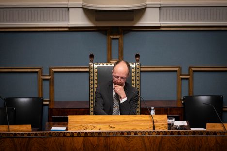 Vornasen mahdollinen ero eduskunnasta – puhemies Halla-aho ei kiirehdi perustuslakivaliokunnan käsittelyyn 4 Vornasen mahdollinen ero eduskunnasta – puhemies Halla-aho ei kiirehdi perustuslakivaliokunnan käsittelyyn 3